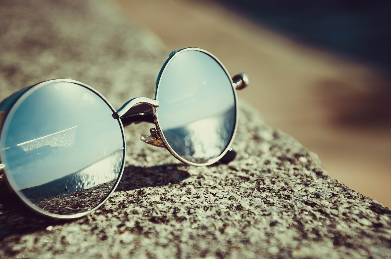Jak radzić sobie z problemem migren związanym z użytkowaniem okularów?